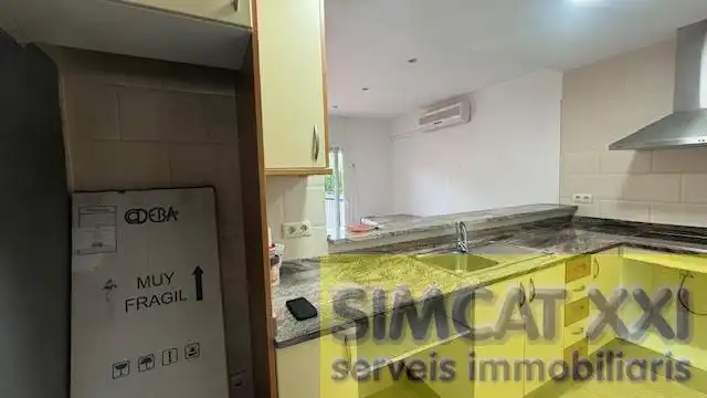 Küche von Wohnung zum Verkauf in Sant Pere Pescador mit Klimaanlage, Terrasse und Gemeinschaftspool