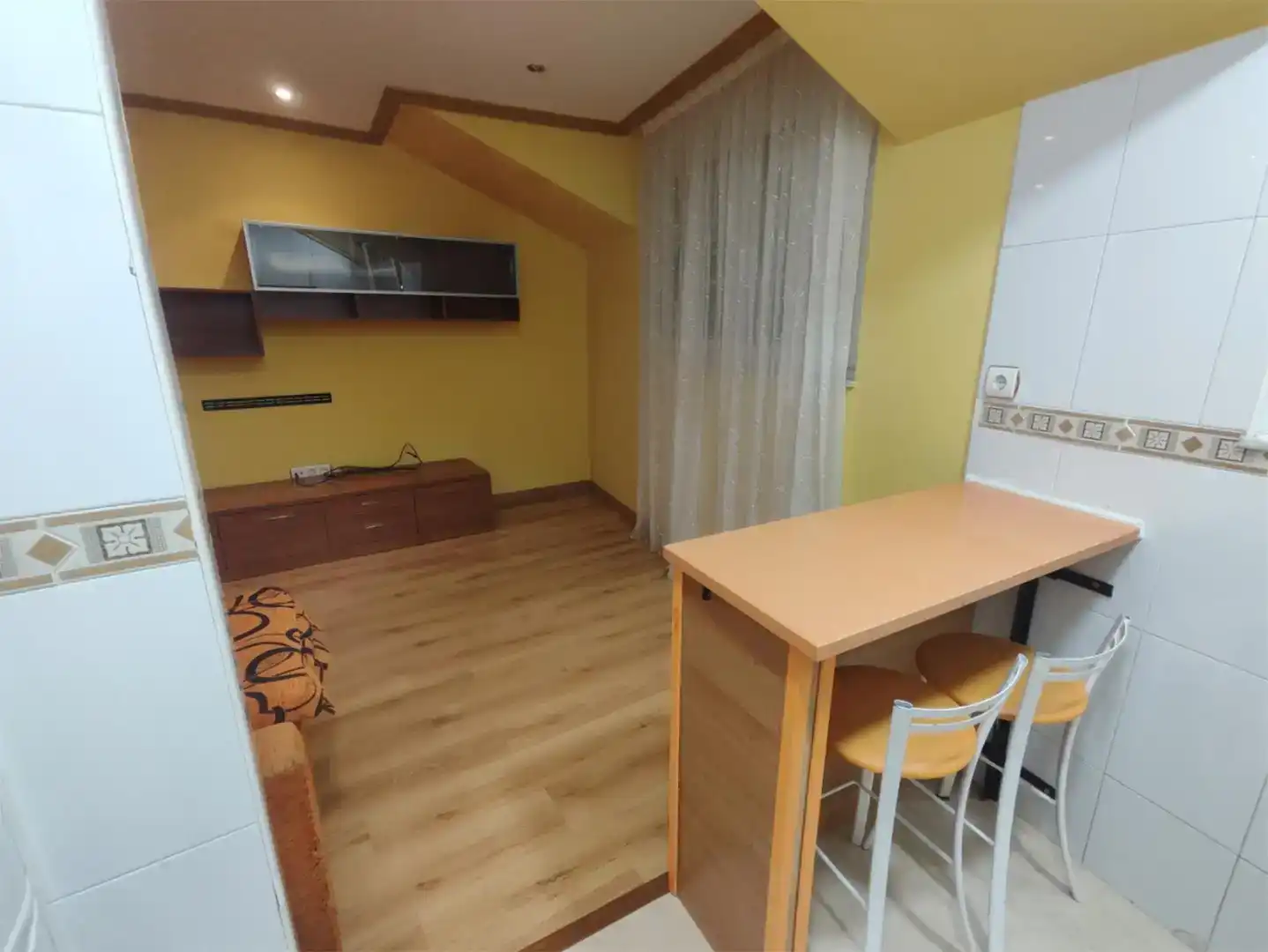 Dormitori de Àtic en venda en Guardo amb Parquet, Moblat i Forn