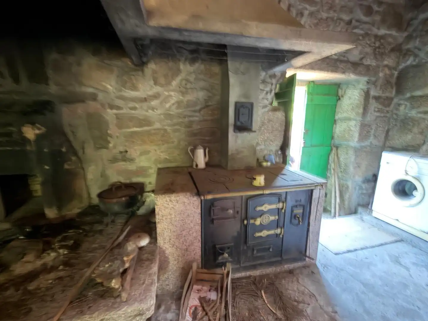 Cuina de Casa o xalet en venda en Salvaterra de Miño amb Jardí privat i Parquet