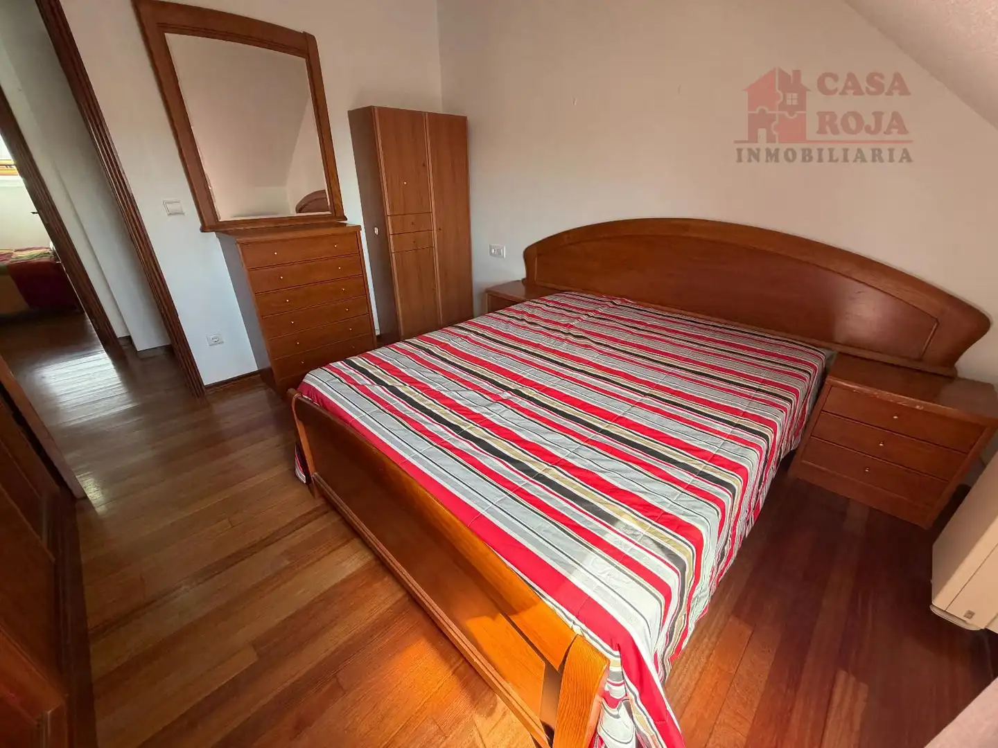 Schlafzimmer von Dachboden zum Verkauf in Cangas  mit Heizung, Parkett und Abstellraum