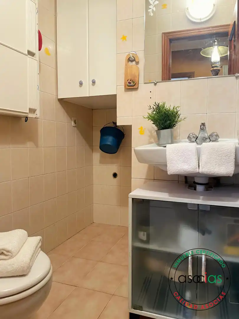 Badezimmer von Wohnung zum Verkauf in Gijón  mit Heizung, Parkett und Abstellraum