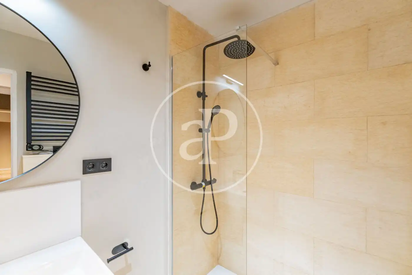 Bathroom of Flat for sale in Madrid  with Air Conditioner, Heating and Storage room