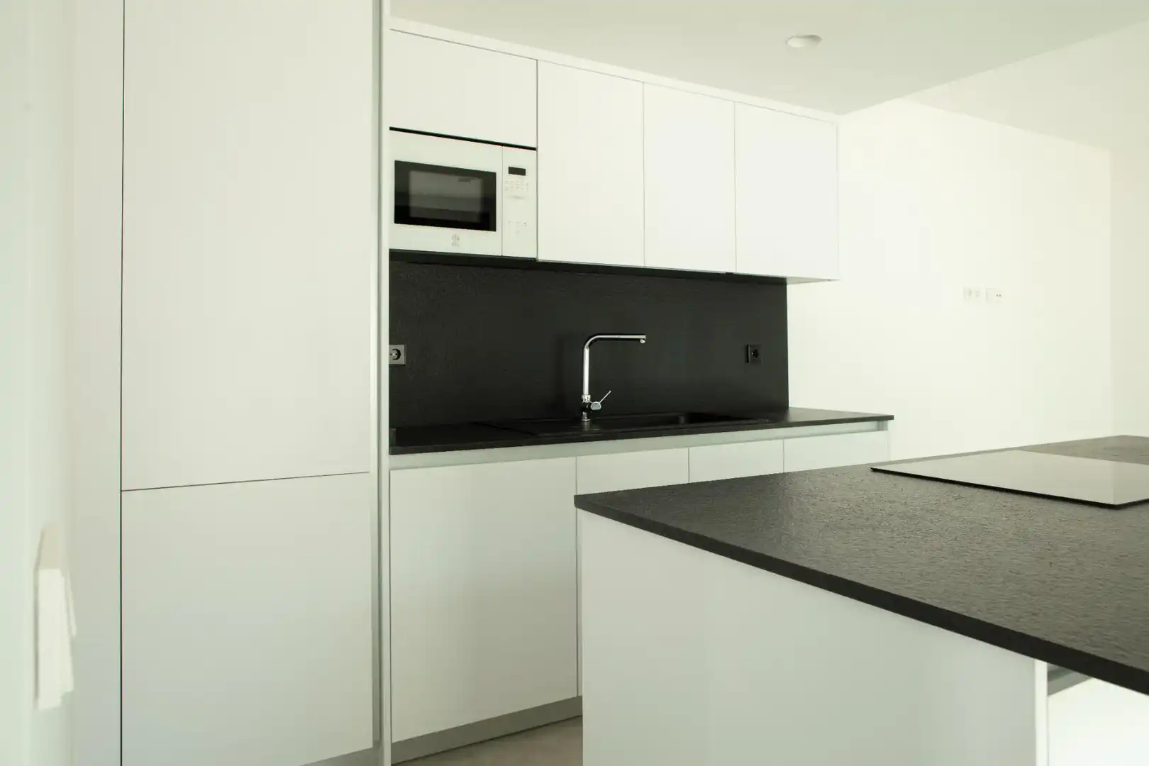 Cocina de Casa adosada de alquiler en Rocafort con Aire acondicionado, Calefacción y Jardín privado