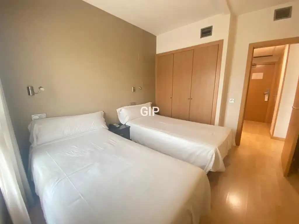 Schlafzimmer von Wohnungen zur Miete in Madrid mit Klimaanlage, Heizung und Parkett