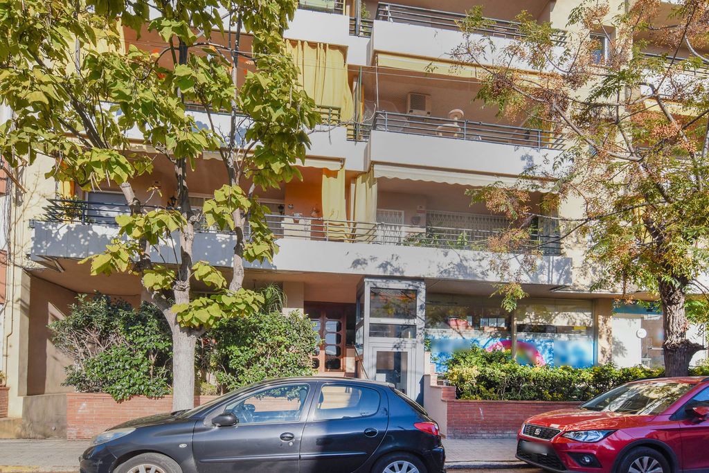 Vista exterior de Pis en venda en Vilassar de Mar amb Calefacció