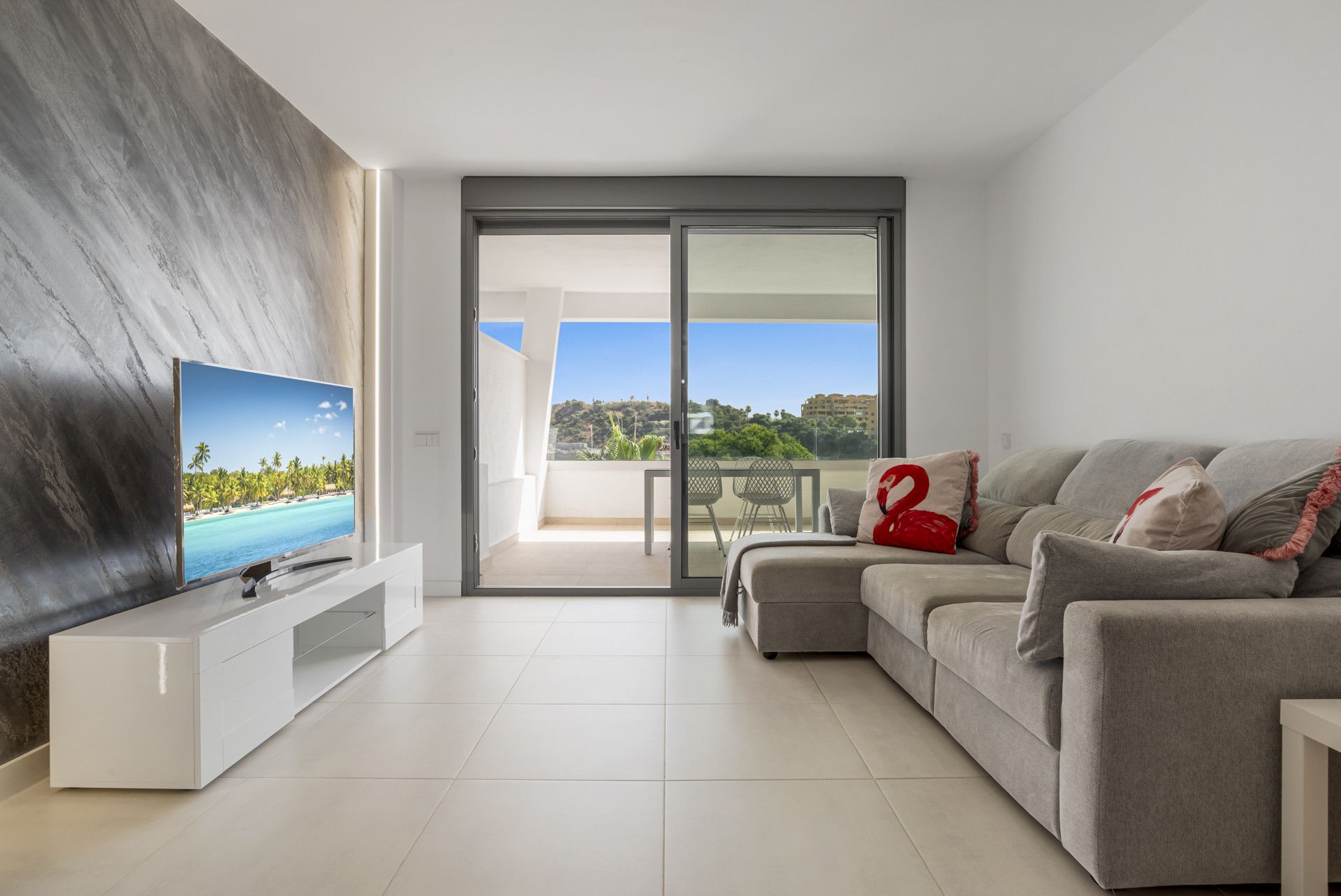 Sala d'estar de Àtic en venda en Estepona amb Aire condicionat, Terrassa i Traster