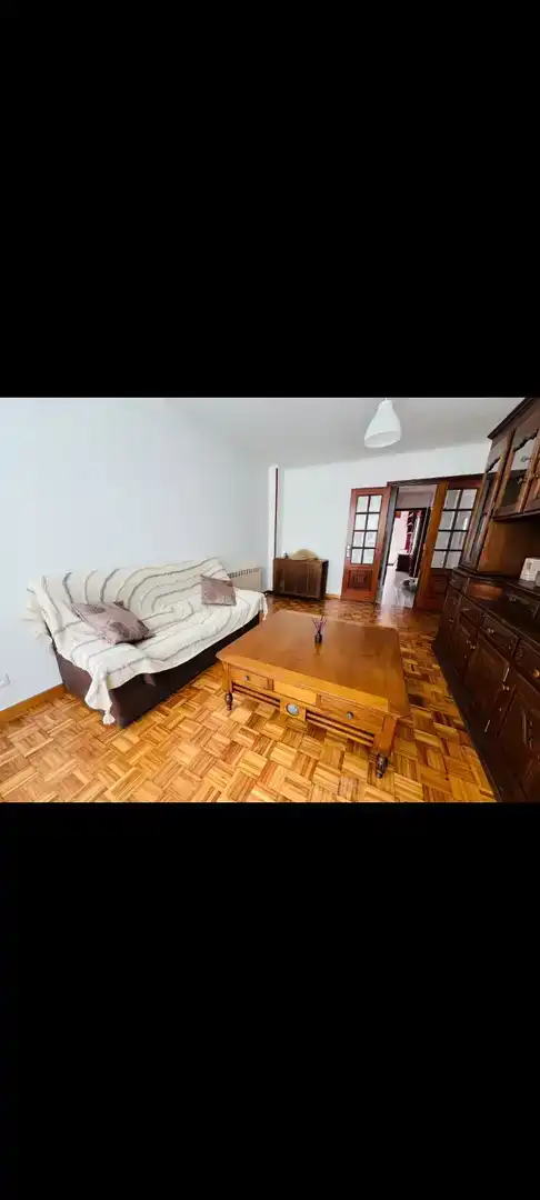 Wohnzimmer von Wohnung zur Miete in Ferrol mit Parkett und Möbliert