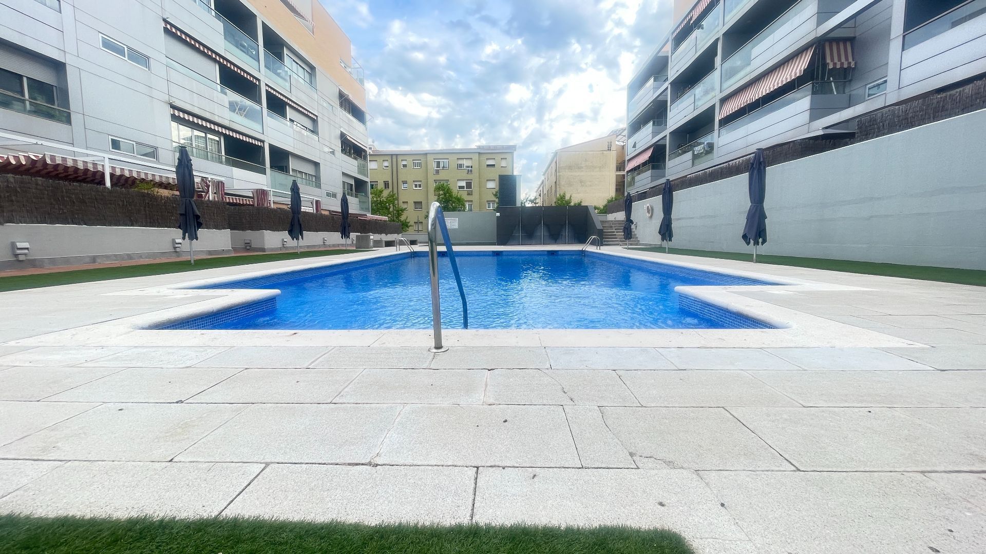 Piscina de Pis en venda en Terrassa amb Aire condicionat, Calefacció i Traster