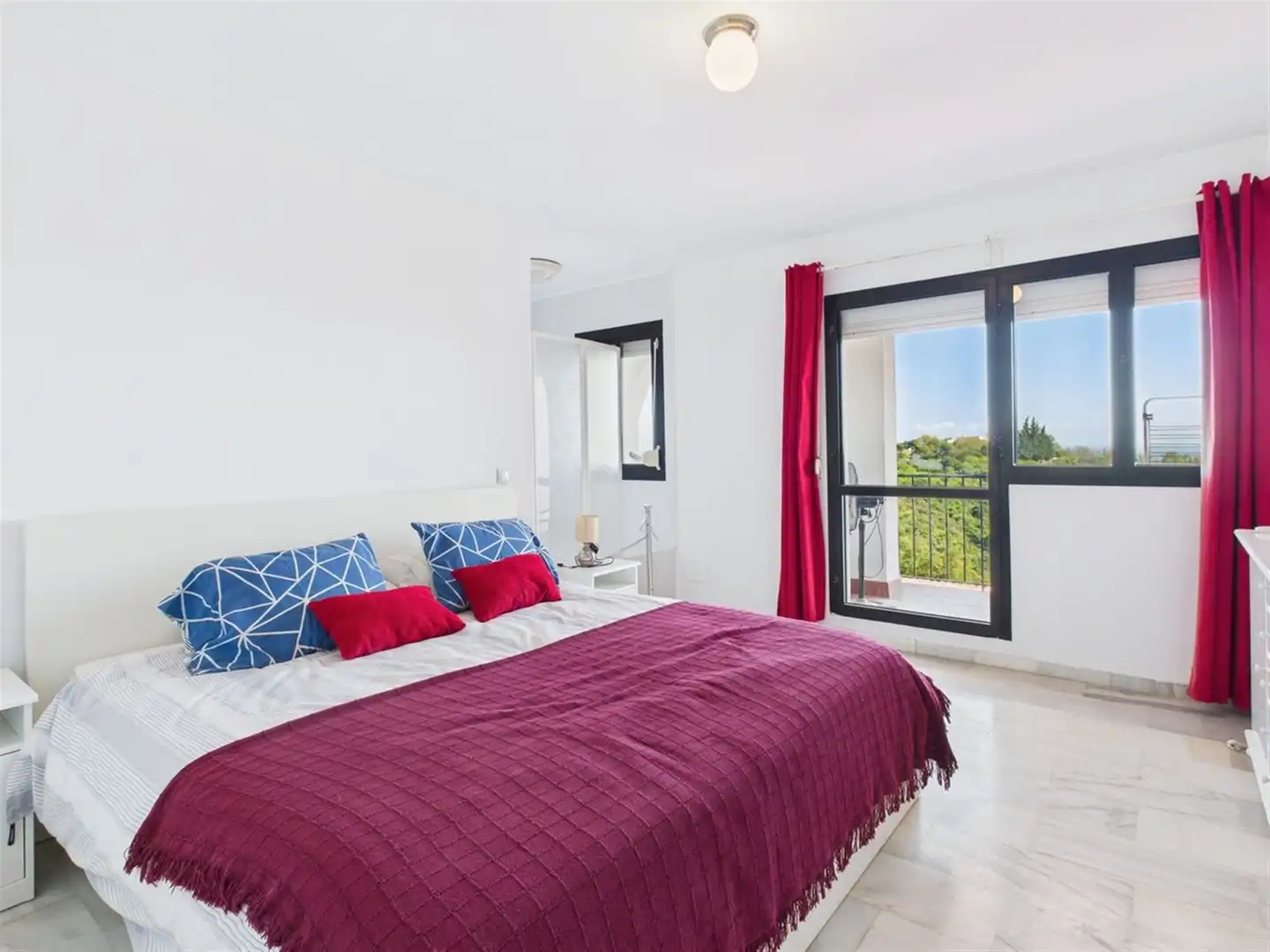 Dormitori de Apartament en venda en Estepona amb Terrassa