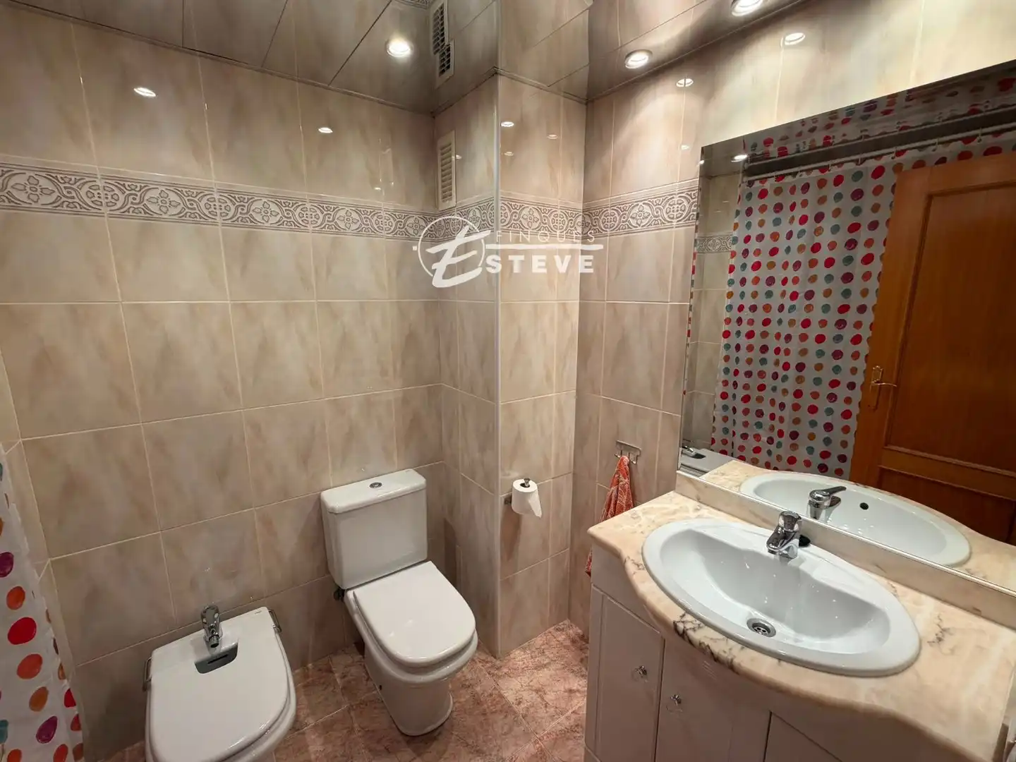 Badezimmer von Dachboden zum Verkauf in Calafell mit Klimaanlage, Heizung und Terrasse
