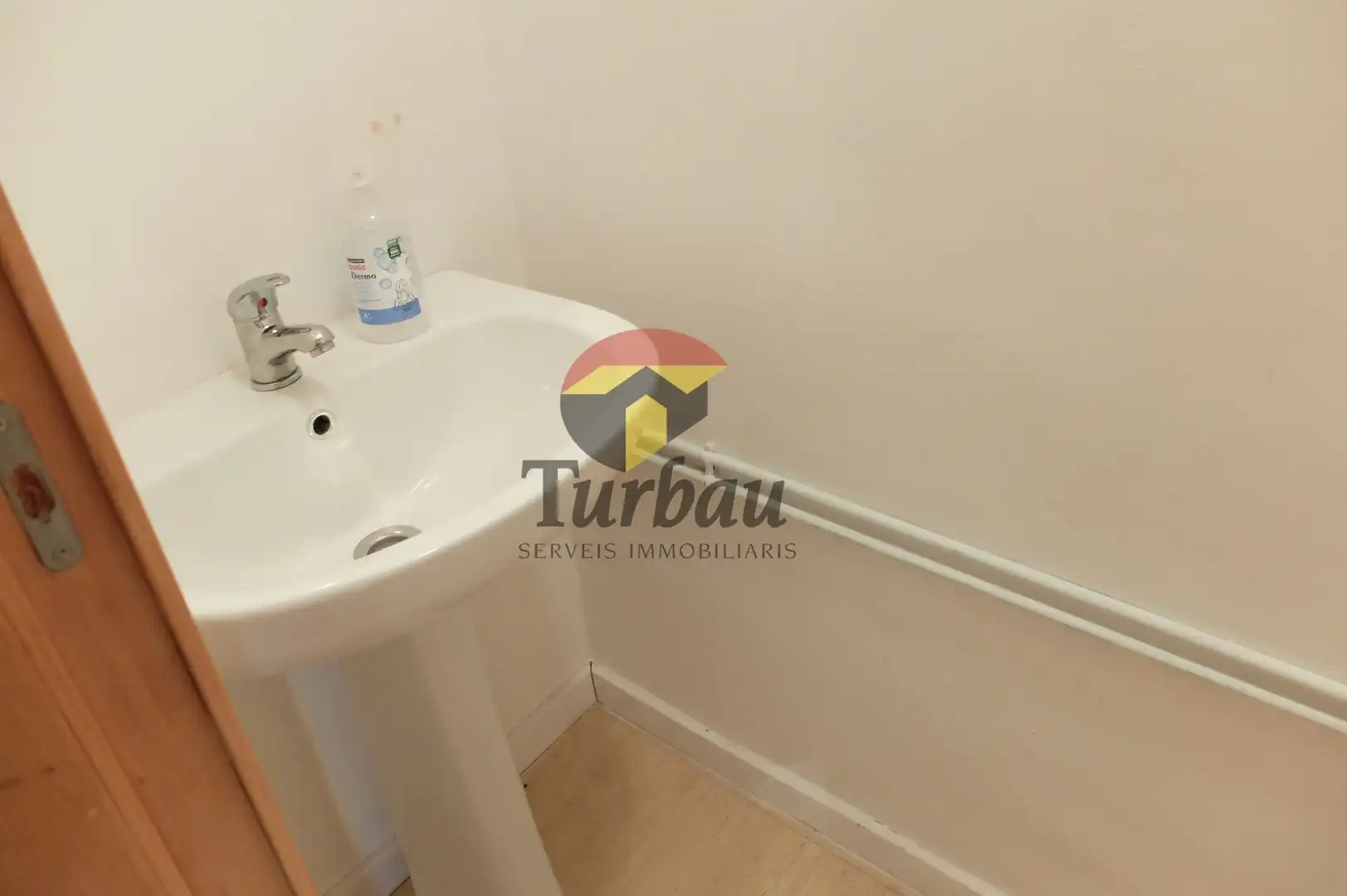 Badezimmer von Geschaftsraum zur Miete in Tossa de Mar mit Klimaanlage und Terrasse