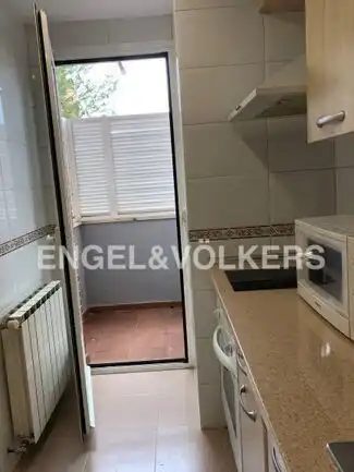 Cocina de Piso de alquiler en Boadilla del Monte con Calefacción, Parquet y Terraza