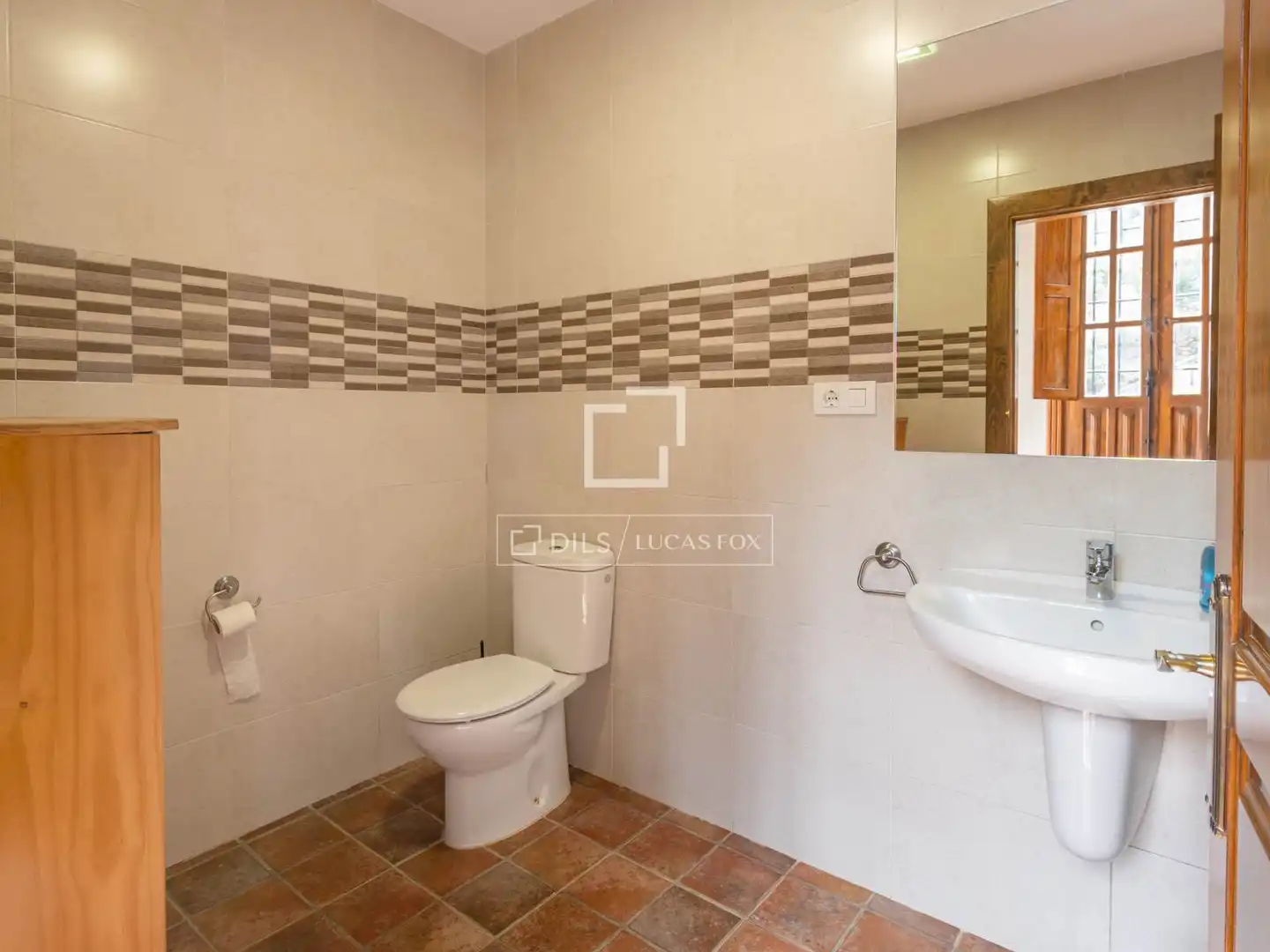 Bany de Finca rústica en venda en Málaga amb Jardí privat, Terrassa i Traster