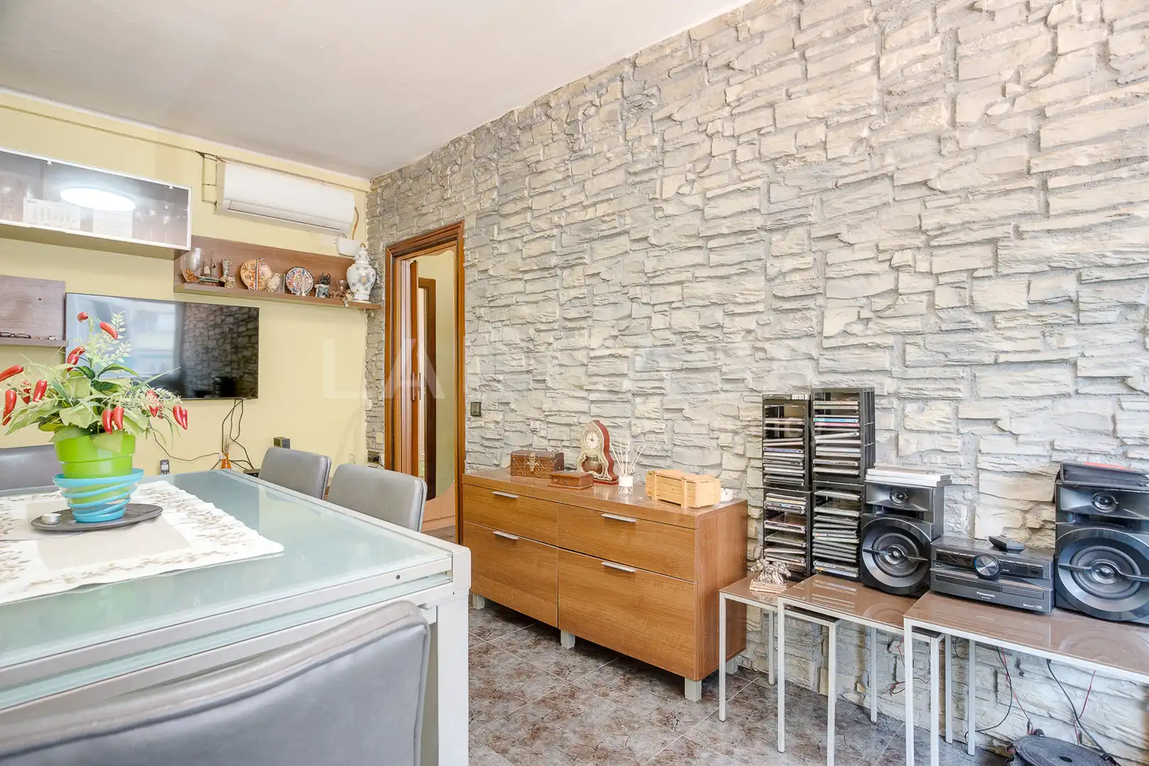 Sala de estar de Piso en venta en Cornellà de Llobregat con Terraza