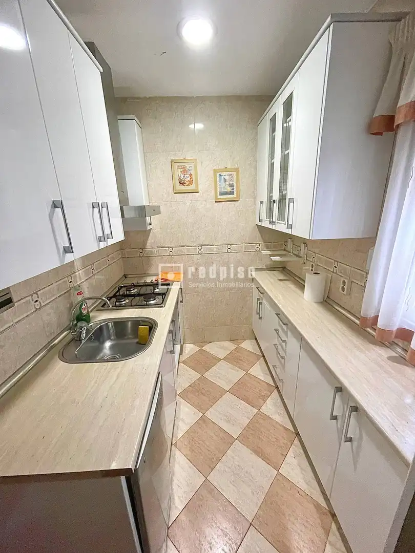 Cuina de Pis en venda en Madrid amb Calefacció, Parquet i Terrassa
