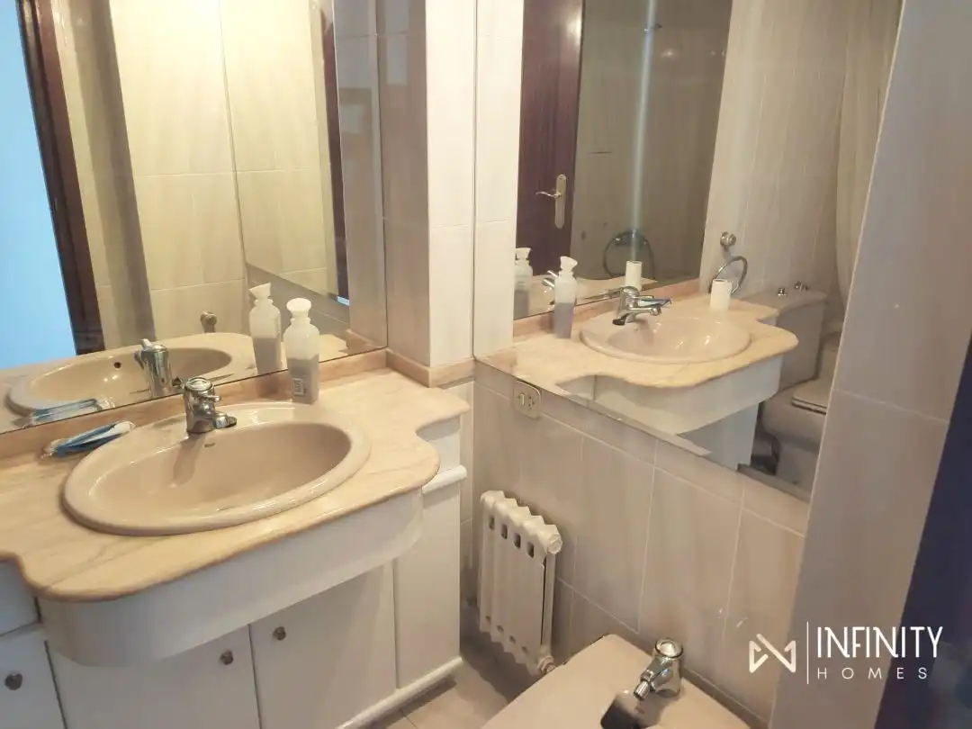 Baño de Piso de alquiler en Bilbao  con Calefacción y Terraza