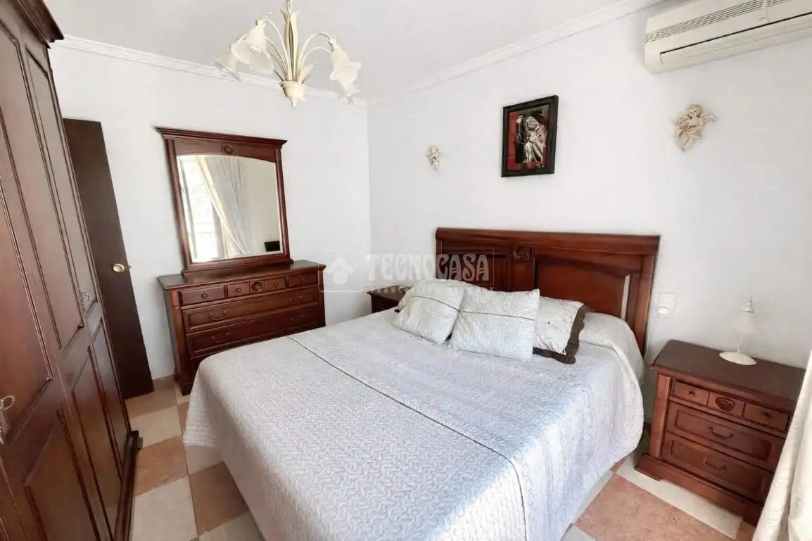 Habitación de Casa adosada en venta en Antequera con Aire acondicionado, Trastero y Amueblado
