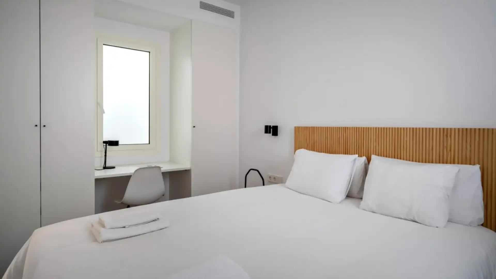 Bedroom of Apartments for rent in  Barcelona Capital  with Air Conditioner, Heating and Furnished
