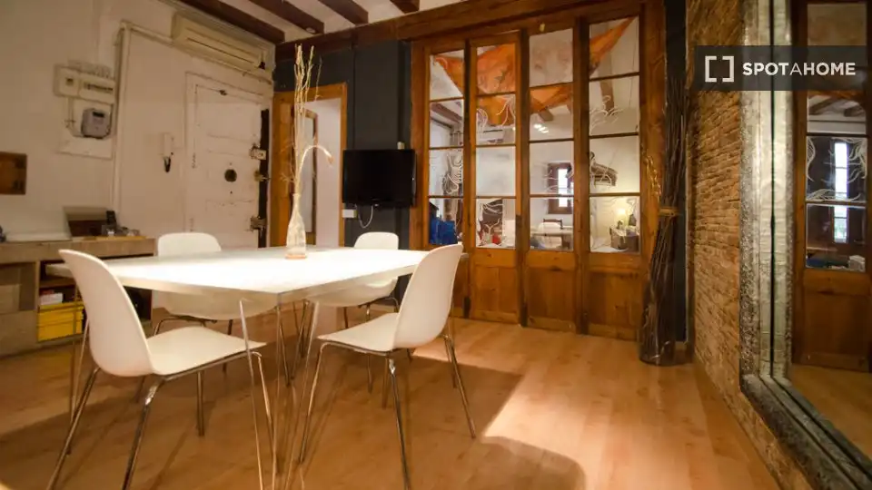 Comedor de Piso de alquiler en Barcelona con Aire acondicionado, Calefacción y Amueblado