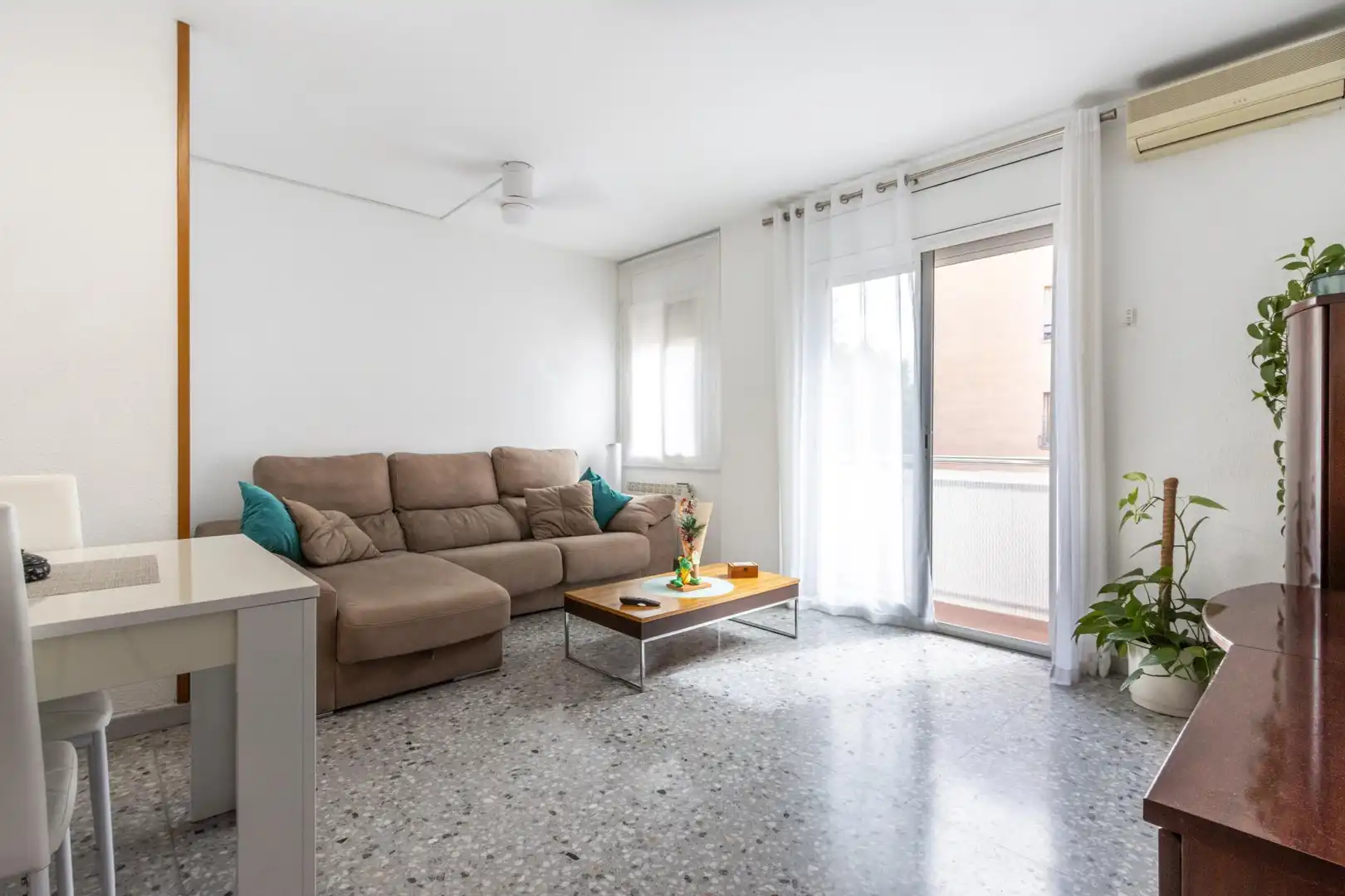 Living room of Flat for sale in Sabadell  with Heating, Terrace and Balcony