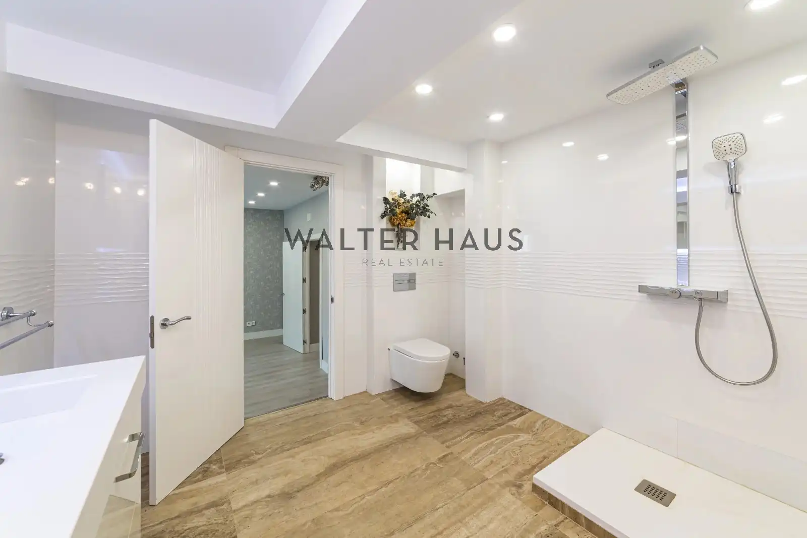 Baño de Dúplex en venta en Madrid con Calefacción, Horno y Lavadora