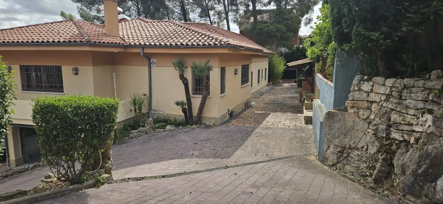 Vista exterior de Casa o chalet en venta en Corbera de Llobregat con Aire acondicionado y Calefacción