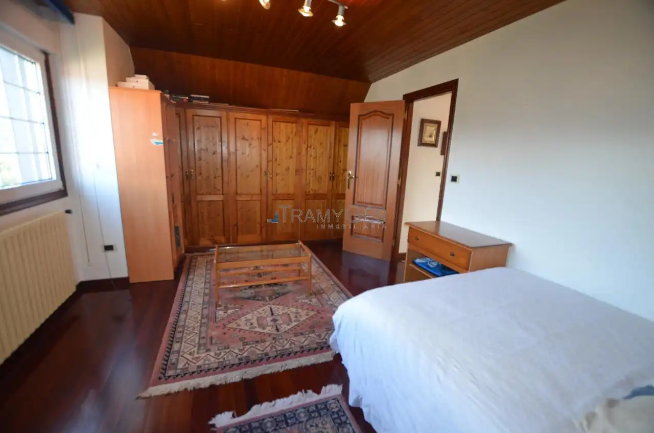 Dormitori de Casa o xalet en venda en Redondela amb Calefacció, Jardí privat i Terrassa