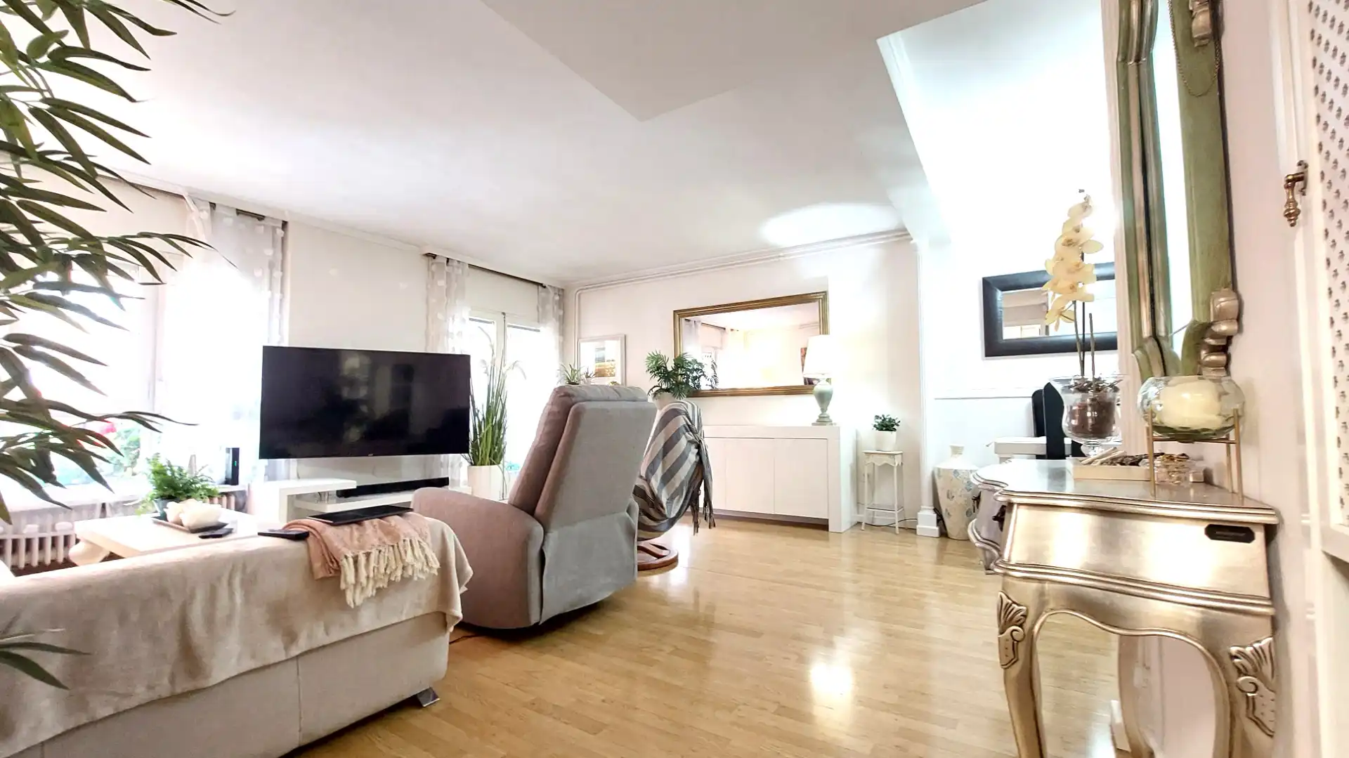 Sala de estar de Piso en venta en Vic con Calefacción, Parquet y Terraza