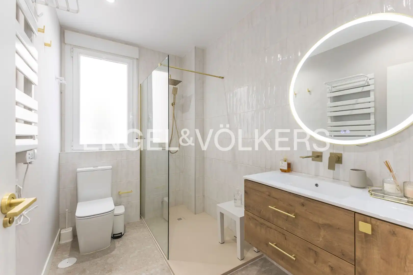 Bathroom of Flat for rent in Madrid  with Air Conditioner, Heating and Furnished