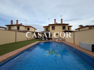 Villa con piscina in affitto a Mairena del Alcor