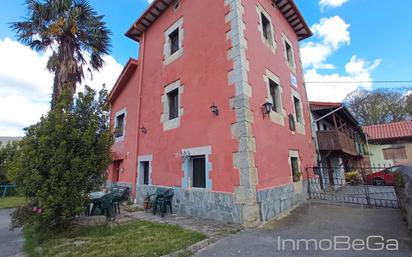 Vista exterior de Finca rústica en venda en Solórzano amb Piscina