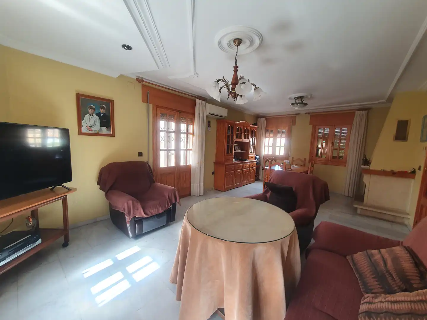 Sala d'estar de Casa o xalet en venda en Guadix amb Aire condicionat, Calefacció i Terrassa