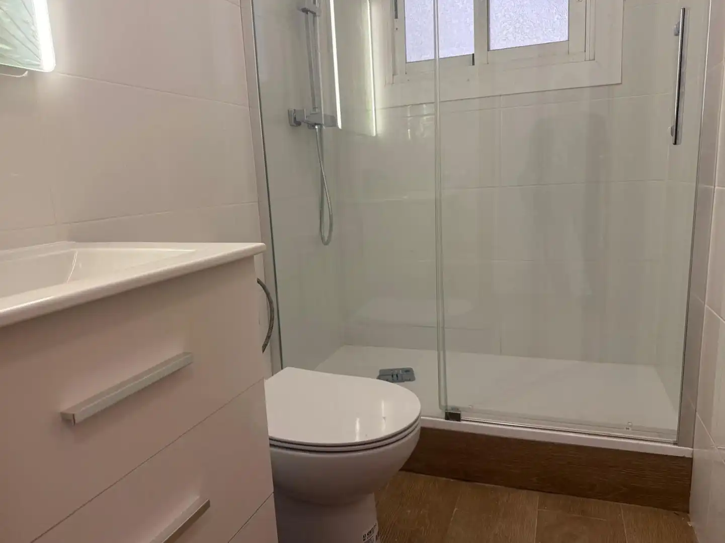 Bany de Pis en venda en Salt amb Calefacció, Balcó i Alarma