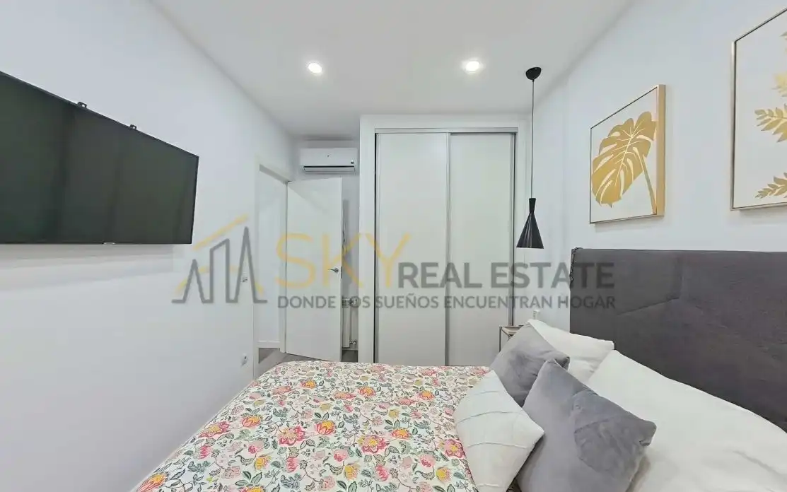 Bedroom of Flat for sale in Madrid  with Air Conditioner and Heating