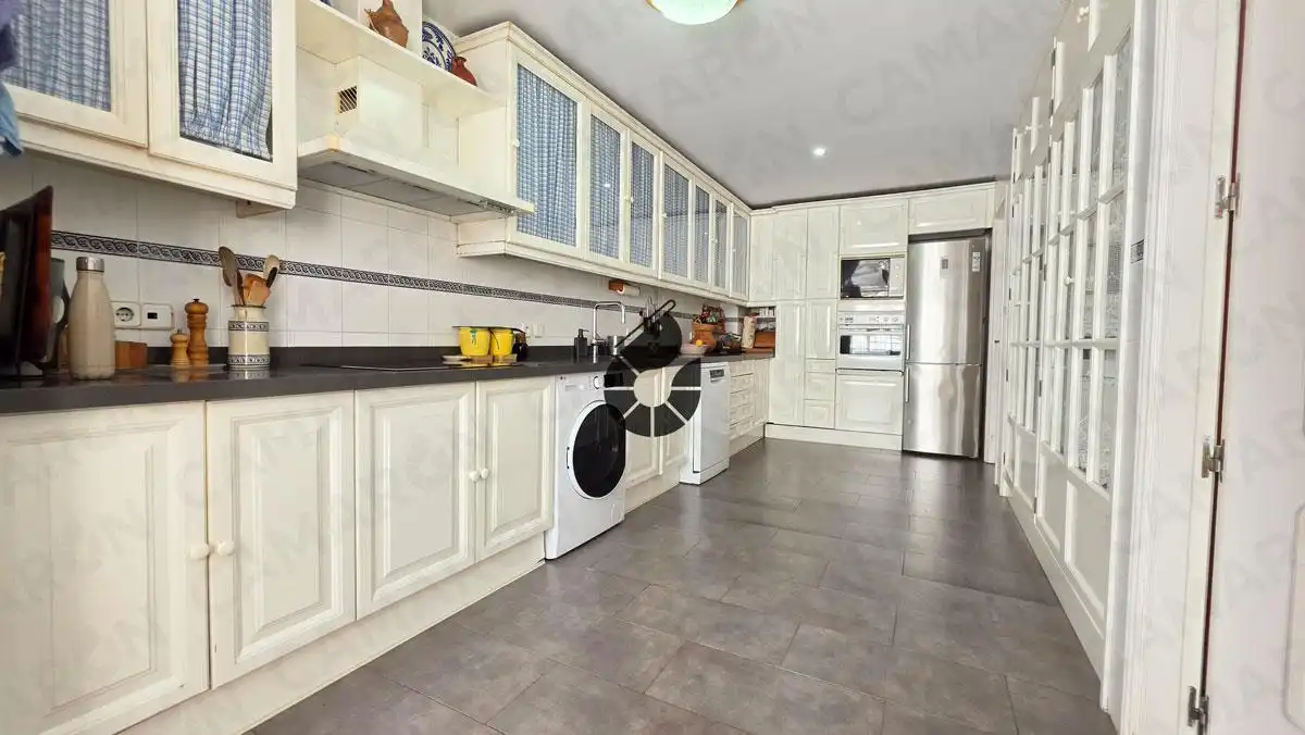 Cocina de Casa adosada en venta en Mairena del Aljarafe con Aire acondicionado, Jardín privado y Trastero