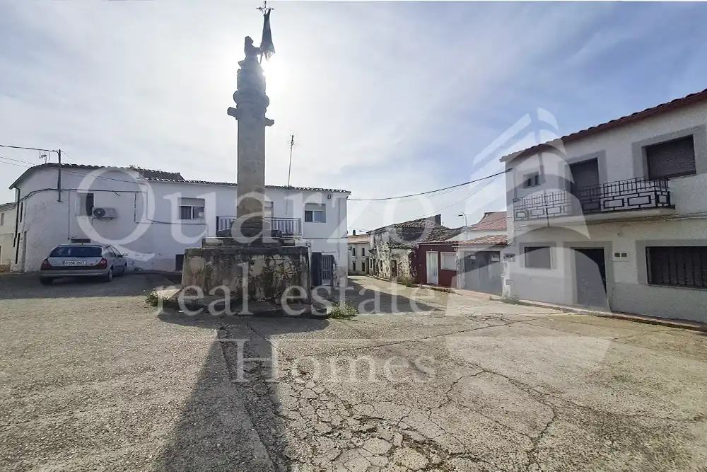 Vista exterior de Casa o xalet en venda en Madroñera amb Terrassa, Moblat i Balcó