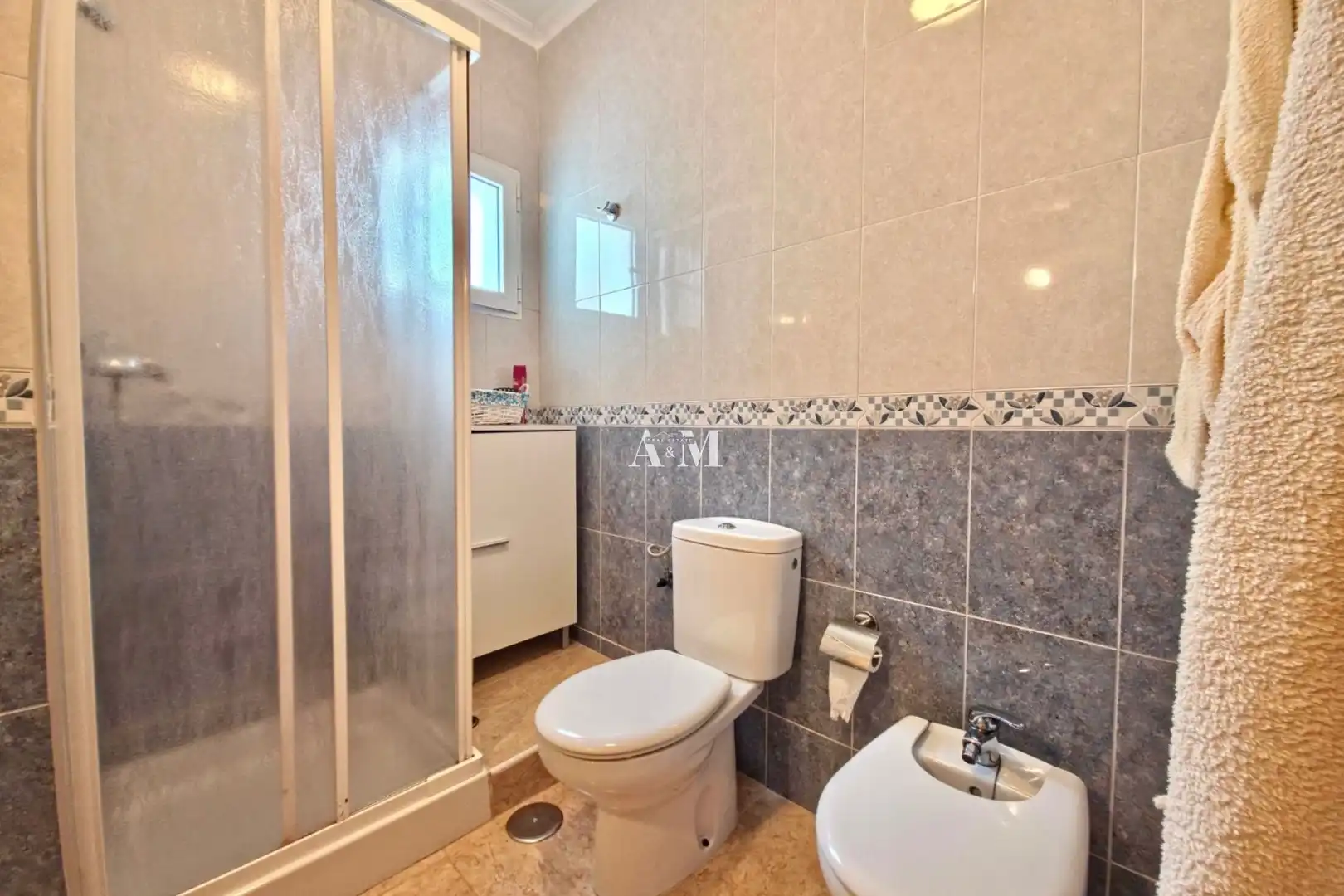 Baño de Casa adosada de alquiler en Pilar de la Horadada con Aire acondicionado, Calefacción y Terraza