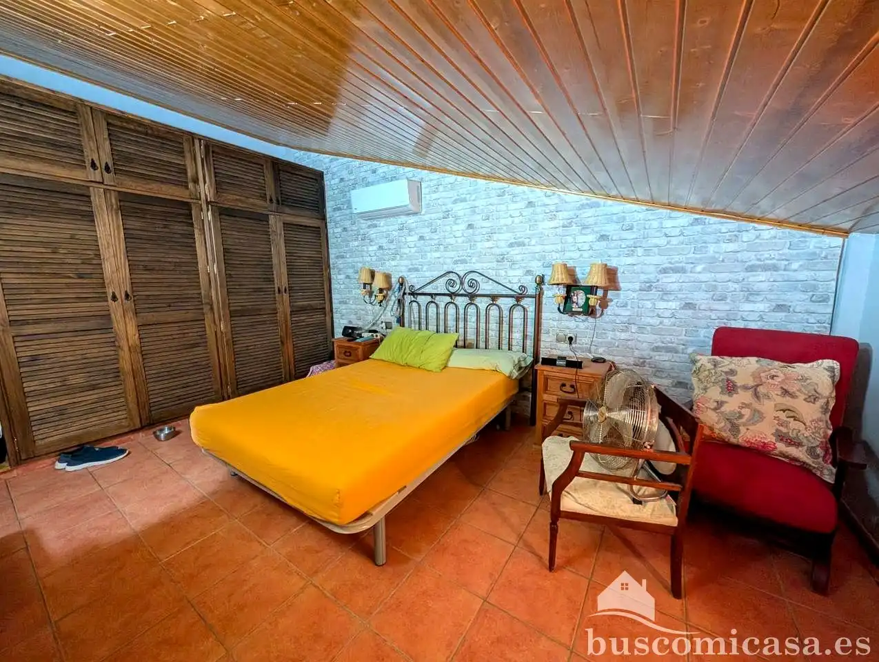 Dormitori de Finca rústica en venda en Linares amb Aire condicionat, Jardí privat i Traster