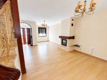 Maison avec balcon à vendre à Calle la Cruz 23