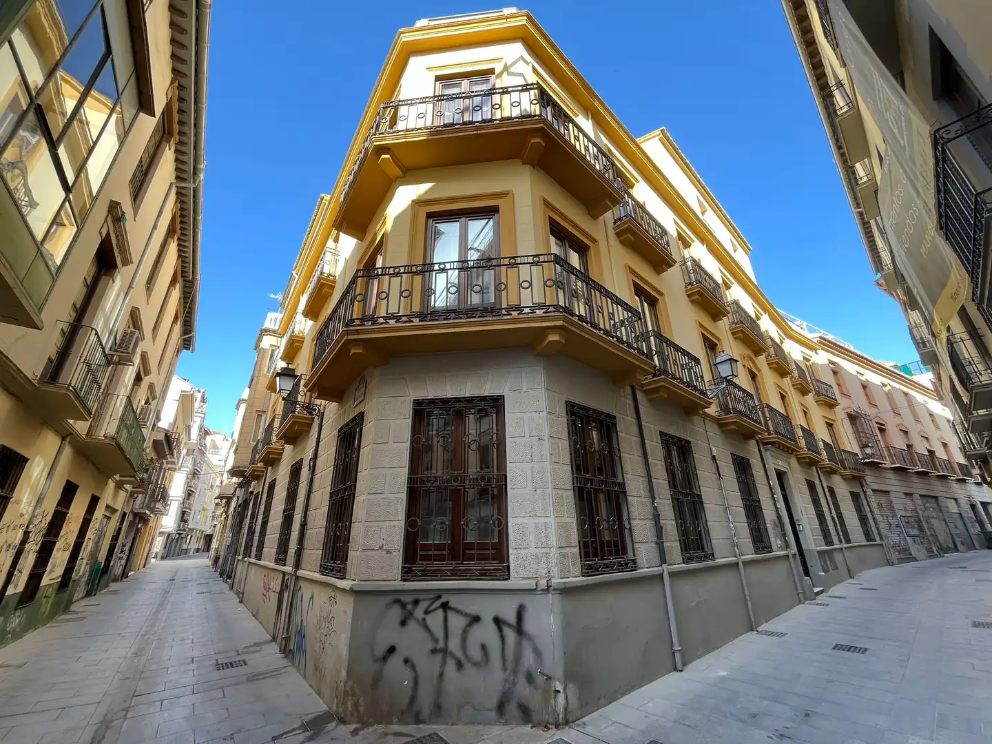 Vista exterior de Piso en venta en Granada