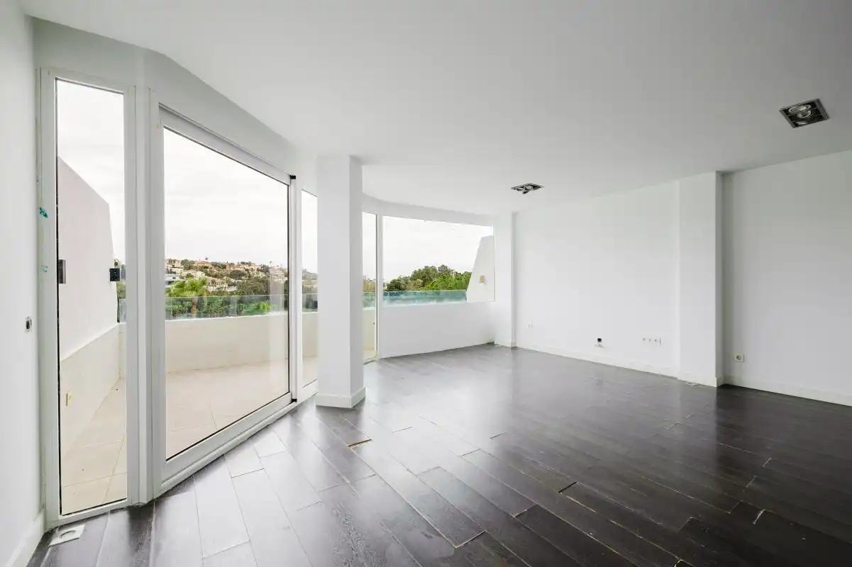 Sala d'estar de Casa adosada en venda en Benalmádena amb Aire condicionat, Calefacció i Jardí privat