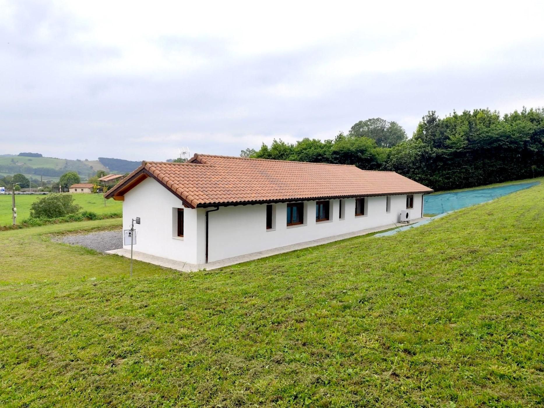 Vista exterior de Casa o xalet en venda en Ribamontán al Monte amb Calefacció, Jardí privat i Terrassa
