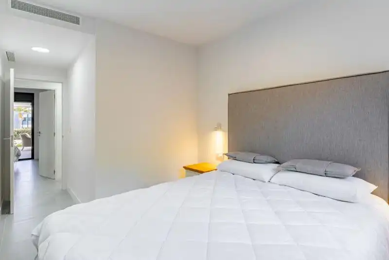 Habitación de Planta baja de alquiler en Estepona con Aire acondicionado, Jardín privado y Terraza