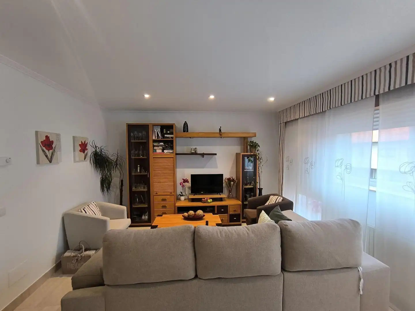 Wohnzimmer von Einfamilien-Reihenhaus zum Verkauf in Santiago de Compostela  mit Heizung, Privatgarten und Terrasse