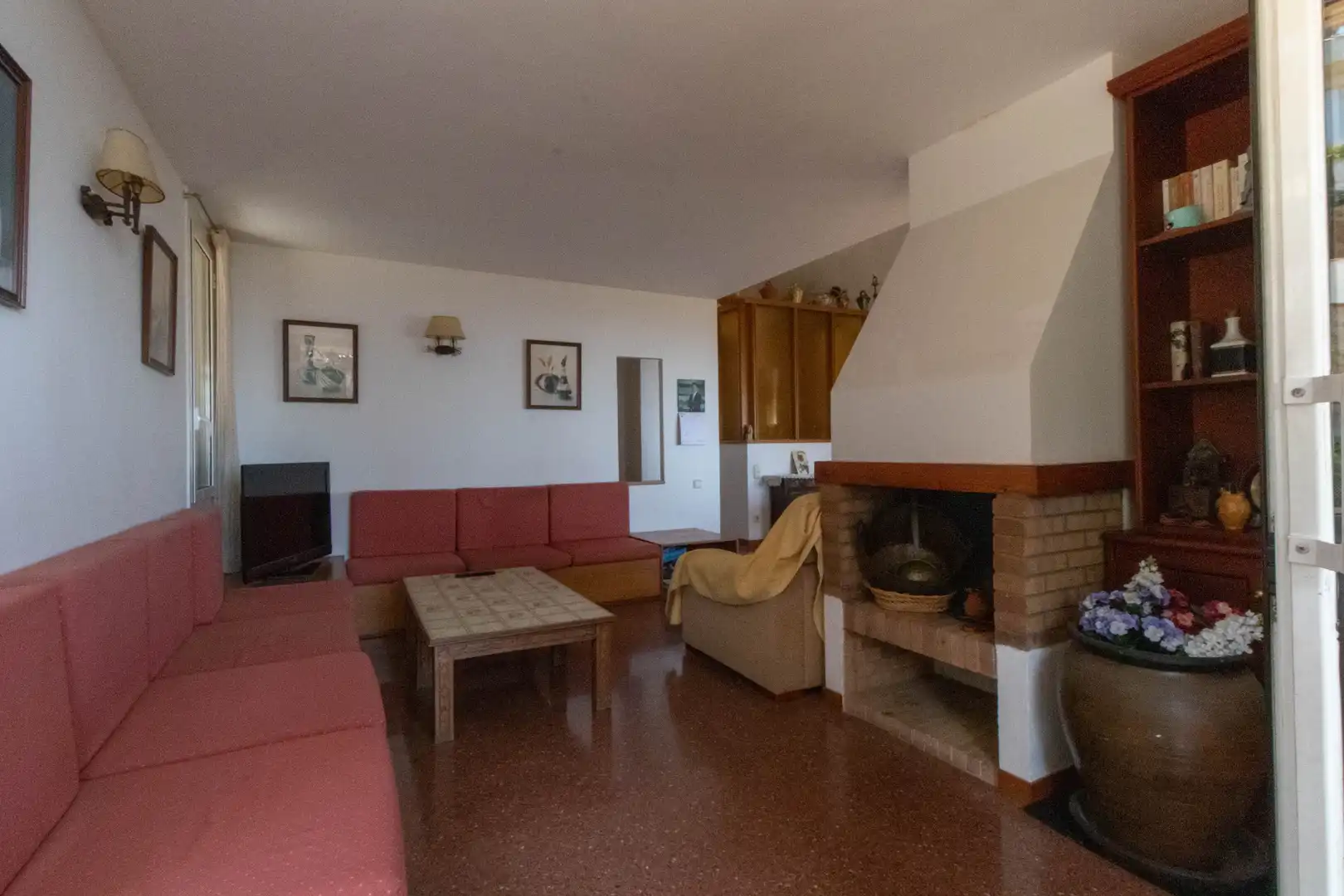 Sala d'estar de Casa o xalet en venda en Sant Cebrià de Vallalta amb Calefacció, Jardí privat i Terrassa