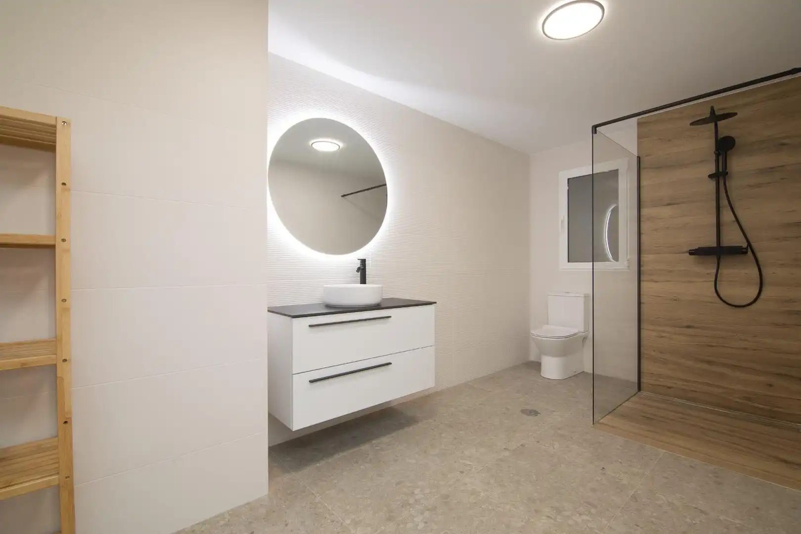 Badezimmer von Wohnung zur untervermieten in Elche / Elx mit Möbliert und Balkon