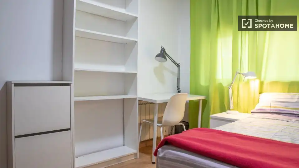 Bedroom of Flat for share in Madrid  with Air Conditioner, Heating and Terrace