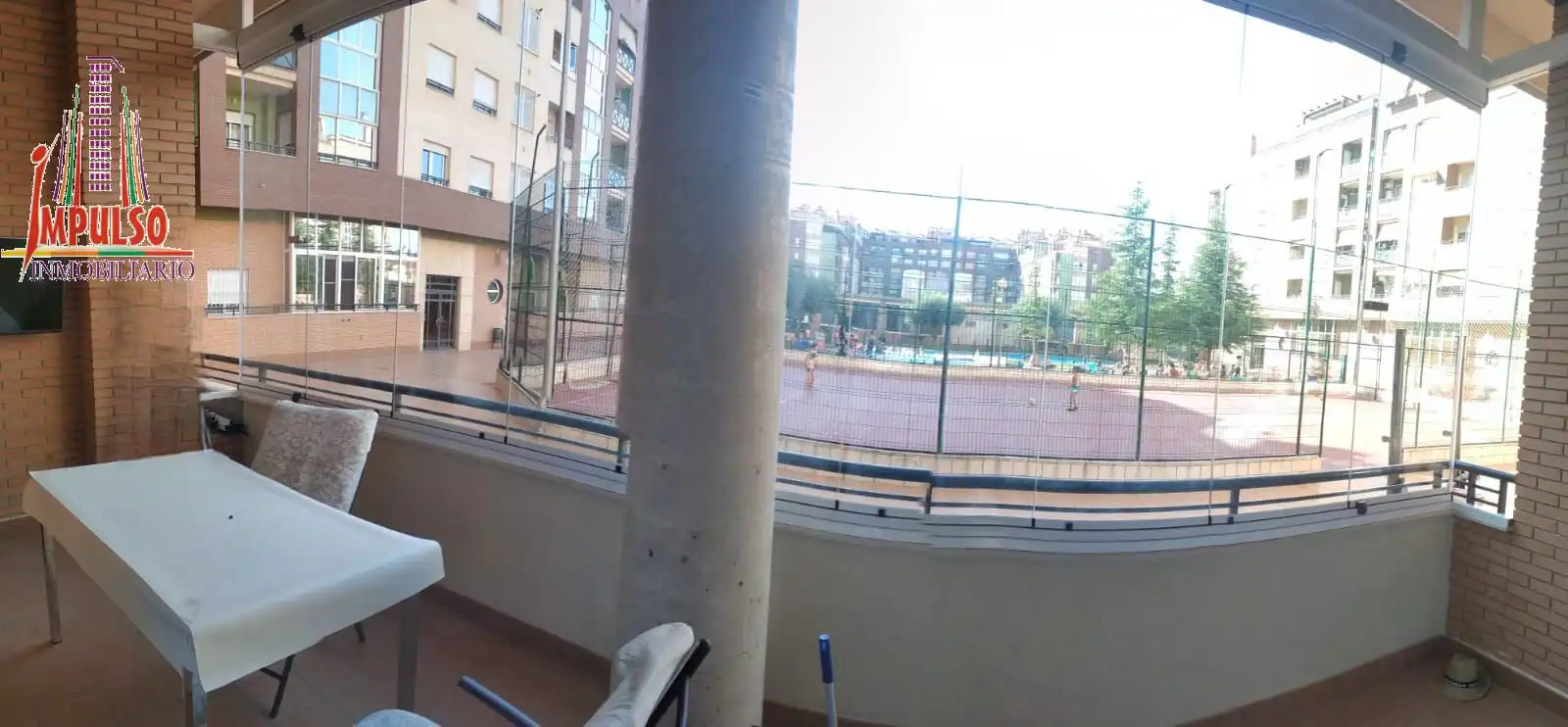 Piscina de Piso en venta en Albacete con Calefacción, Trastero y Balcón