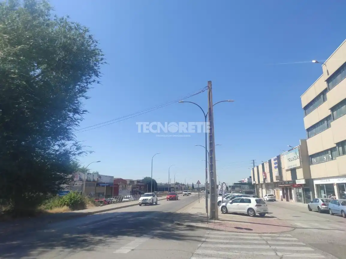 Vista exterior de Estudi en venda en Guadalajara