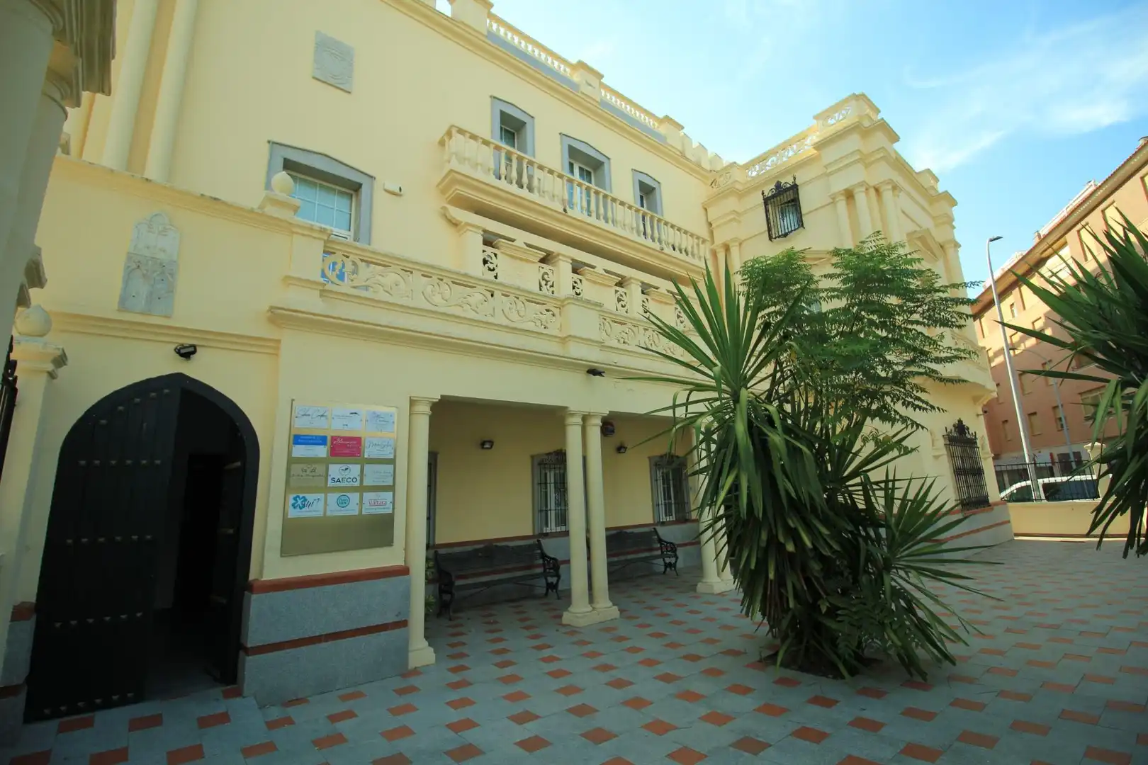 Vista exterior de Oficina de alquiler en Badajoz con Aire acondicionado